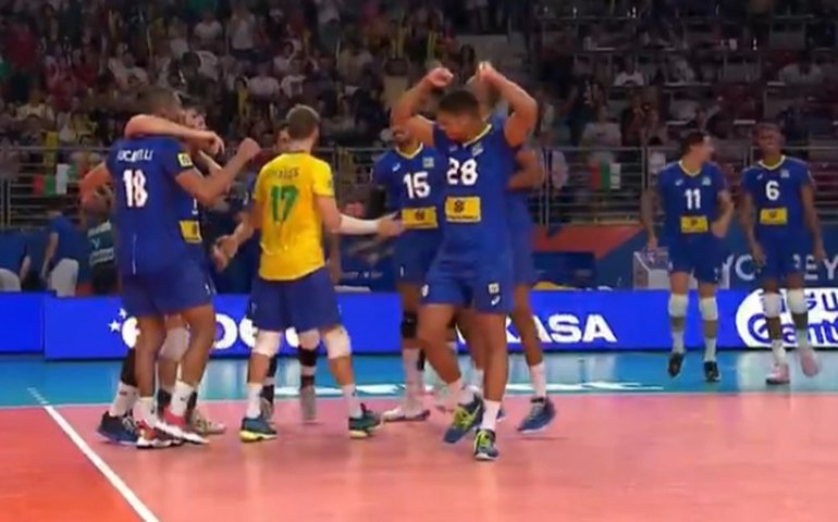 Brasil encerra Liga das Nações com vitória sobre Bulgária e homenagem a Allan