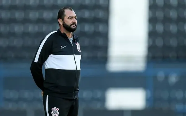 Corinthians anuncia a demissão de ex-jogador Danilo do comando técnico sub-20
