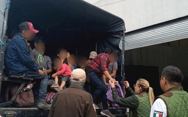 México encontra 231 migrantes em contêiner de caminhão, sem ventilação e comida