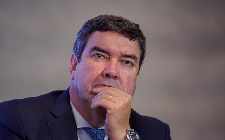 Eduardo Riedel, último governador tucano, deixa PSDB e se filia ao PP