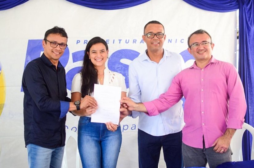 Prefeito do Passo de Camaragibe dá posse a nova diretora da Unidade Mista Dr. Carlos Gomes