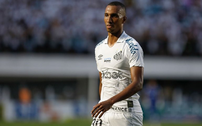 Lucas Braga diz que Santos tem &#8216;obrigação&#8217; de buscar títulos para honrar Pelé