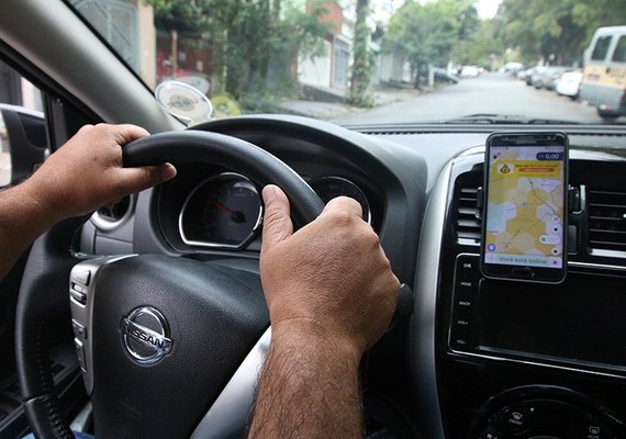 CRE analisa programa que desenvolve sistema de GPS brasileiro
