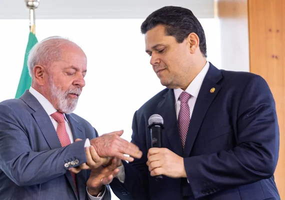 R$ 807 milhões: Por Messias, Lula prioriza emendas de bancadas de Alcolumbre e relator