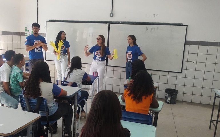 Samu conscientiza sobre trotes e noções de primeiros socorros