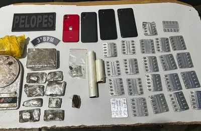 PM prende cinco suspeitos e apreende três armas de fogo e drogas na capital e interior