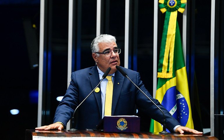 Girão cobra de Messias mudança de parecer para provar que é contra aborto