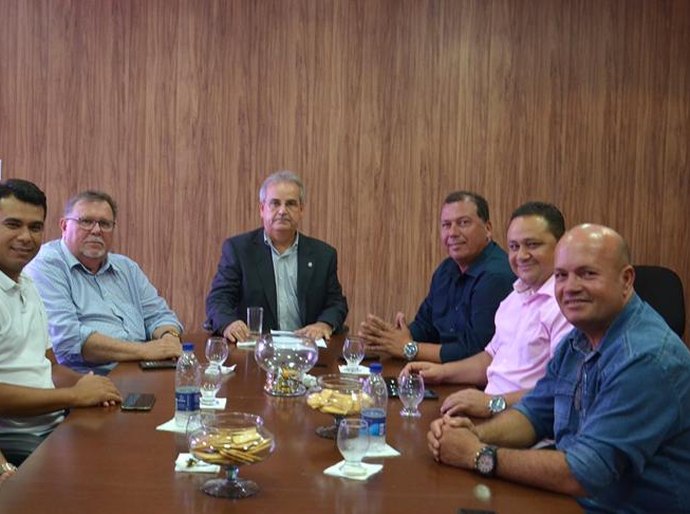 Presidente do TCE/AL reúne-se com presidente da Uveal e vereadores