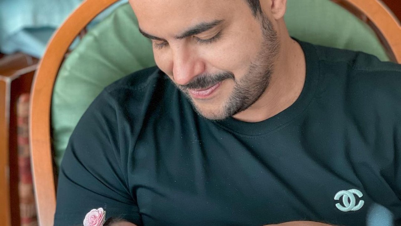 Kaká Diniz publica primeira foto com Zaya: ‘Já é tão amada’