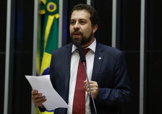 Não fazer corrupção é principal resposta para não mexer no bolso das pessoas, diz Boulos