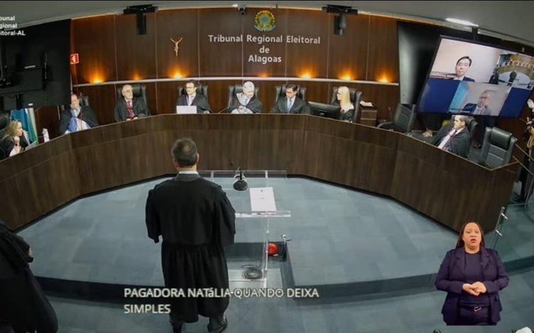 Julgamento que poderia cassar mandato de Paulão é suspenso após pedido da defesa