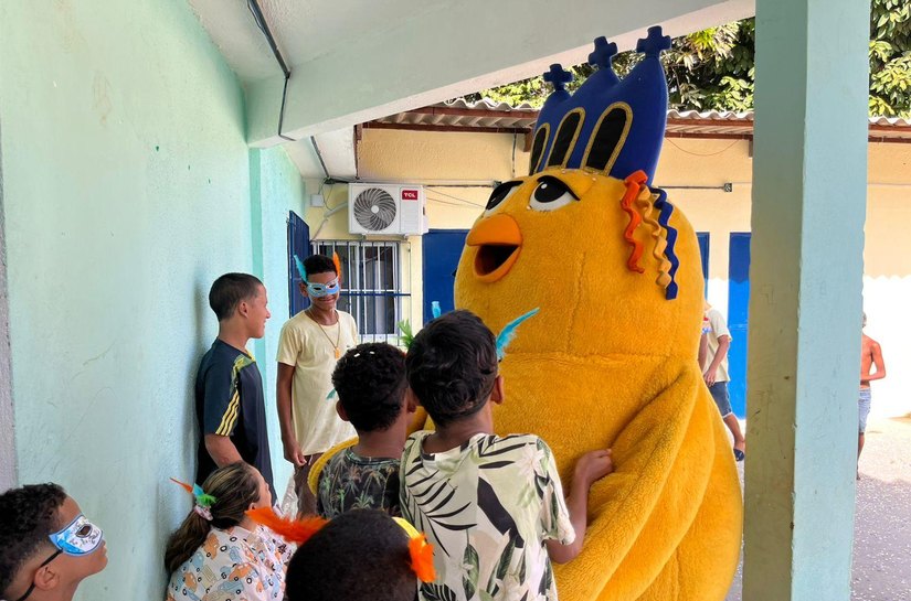 Pinto da Madrugada leva cultura e alegria para abrigo em ação especial da Prefeitura de Maceió