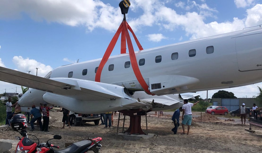 Pilar ganha avião instagramável