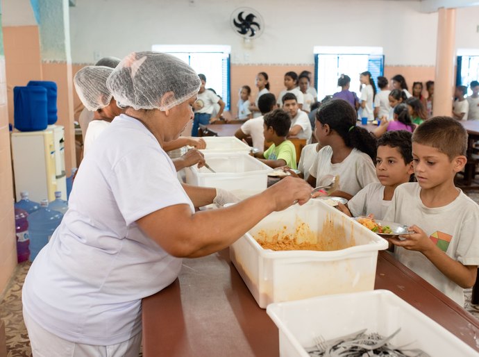 Parque Shopping doa 600 cestas básicas ao Lar São Domingos