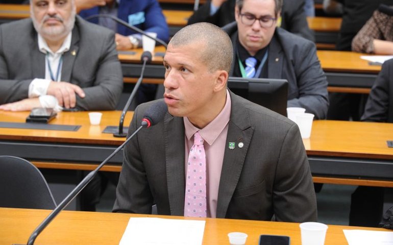 Comissão aprova incentivo à produção cultural que incluir pessoas idosas