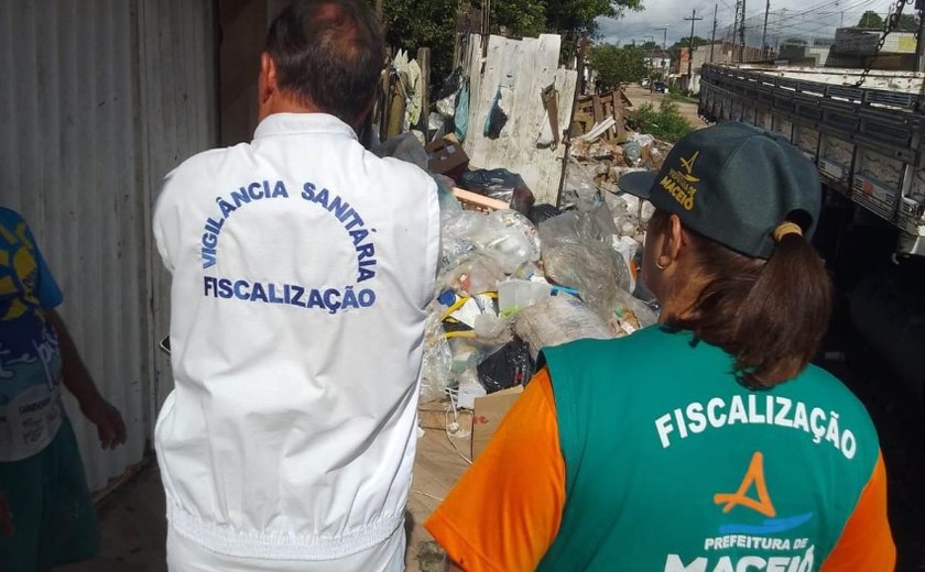 Ação conjunta recolhe lixo em residência na Santa Lúcia