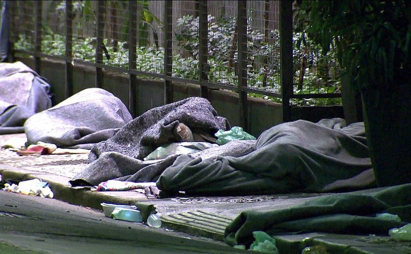 Prefeitura de SP vê alta de famílias sem-teto e prevê novo abrigo