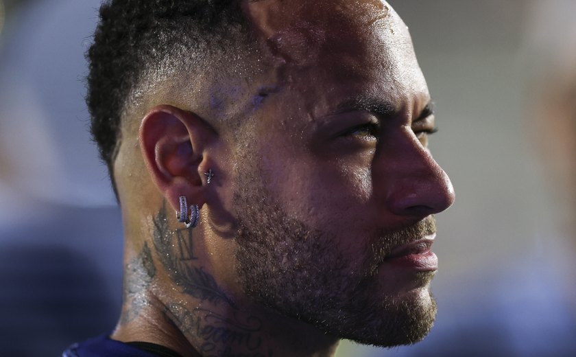 Neymar sofre marcação dura e tem atuação discreta em sua ‘reestreia’ como titular