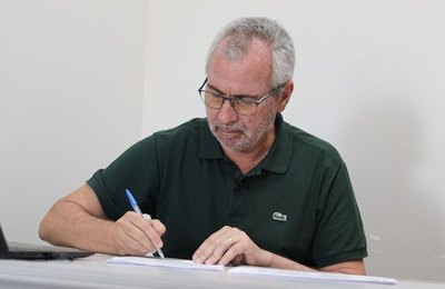 Prefeito de Chã Preta homologa a relação dos precatórios do Fundef do município