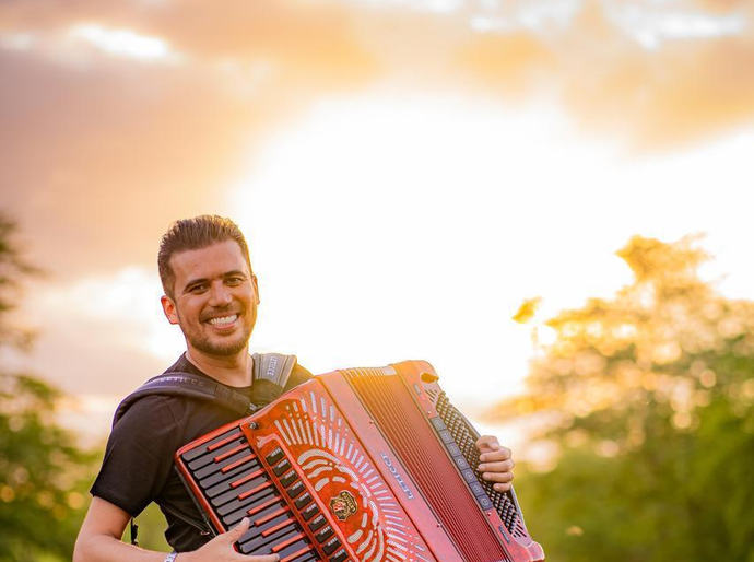 Luan Estilizado leva o forró ao Carnaval de Alagoas em meio à maratona pelo Nordeste
