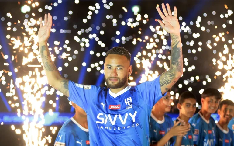 'Farei de tudo para esse clube': Neymar é apresentado com festa de 67 mil torcedores no Al-Hilal
