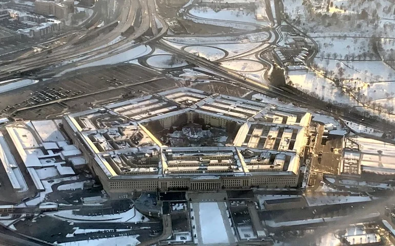 Autoridade do Pentágono responsável por pausa de armas à Ucrânia pede foco na China