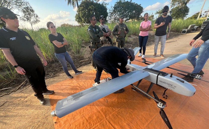 Policiais civis de AL acompanham demonstração de drone tecnológico em Pernambuco