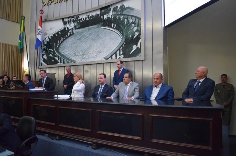 Presidente do TCE/AL participa da solenidade de entrega da Comenda Doutor Hélvio Auto à médica Rafaella Britto Toledo