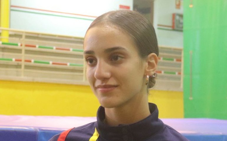 Ginasta espanhola de 17 anos morre após contrair meningite