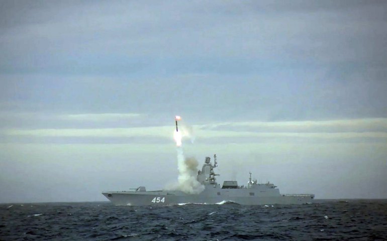 Rússia realiza teste de míssil hipersônico Zircon no Mar de Barents