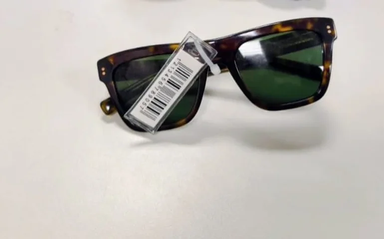 Mulher retirada de voo e liberada após pagar fiança por furto de óculos no Aeroporto Zumbi dos Palmares