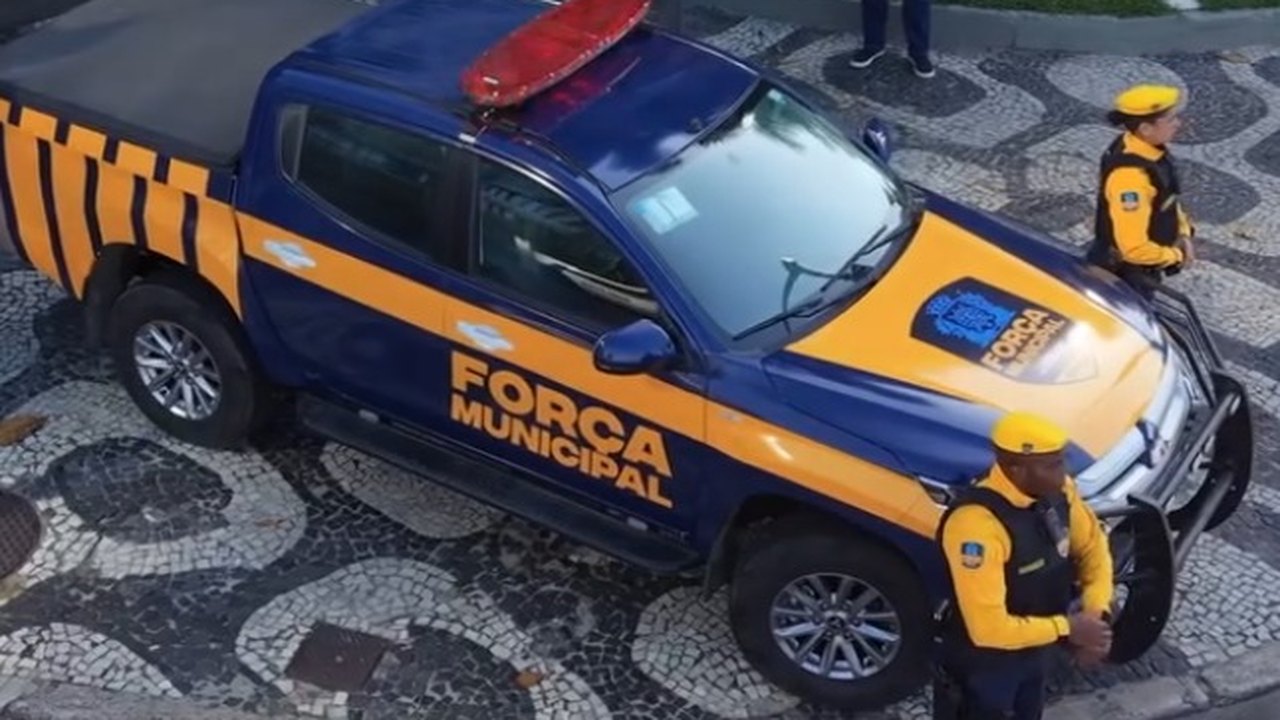 Vídeo de câmeras corporais mostram agentes da Força Municipal prendendo suspeito no Leblon
