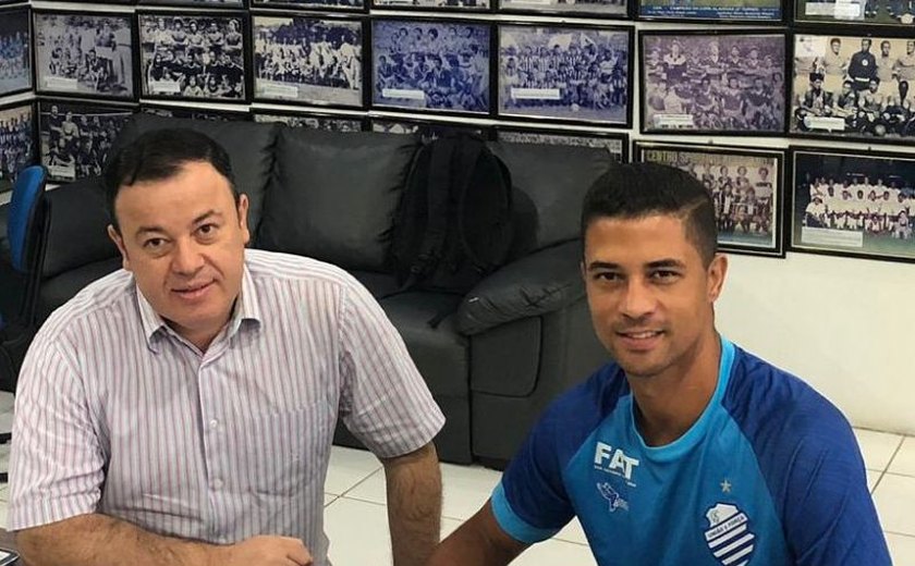 Atacante Ricardo Bueno assina com o Azulão