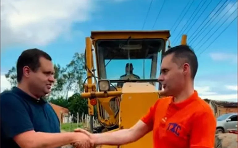 Vídeo mostra primo de Arthur Lira em trator de empresa da família em obra bancada por emenda do deputado