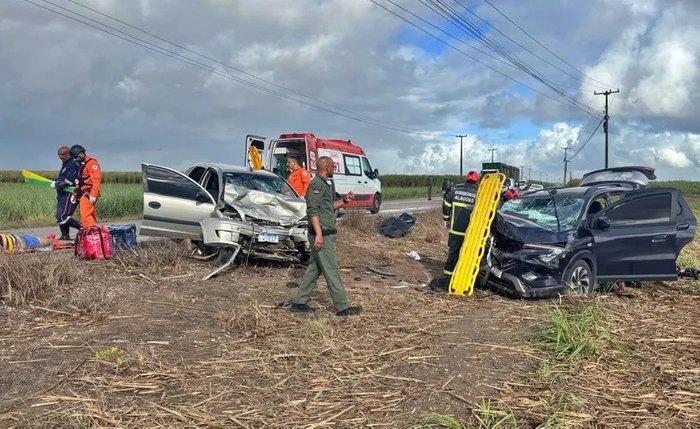 Colisão frontal na AL-420 deixou cinco vítimas feridas
