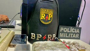 Jovem suspeita de vender drogas é presa em Aracaju / Foto: Foto: Polícia Militar/SE