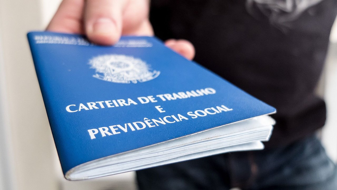 Emprego com carteira assinada e rendimento dos trabalhadores batem recorde, aponta IBGE