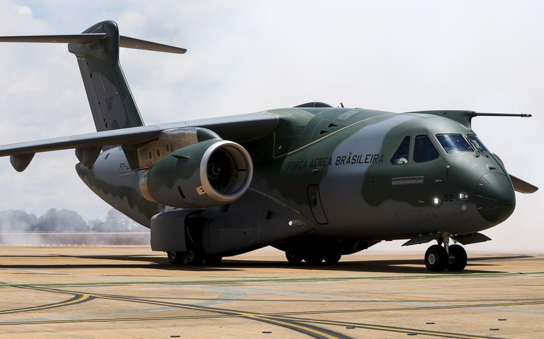 Dependência de suprimentos argentinos para KC-390 Millennium revela vulnerabilidades da FAB, diz revista