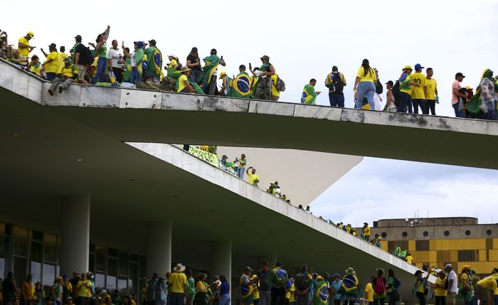 Vândalos destruíram prédios públicos em Brasília