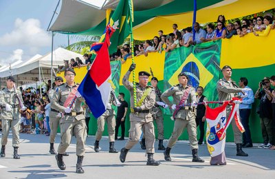 Tropa da PM-AL desfila na cerimônia do 7 de Setembro