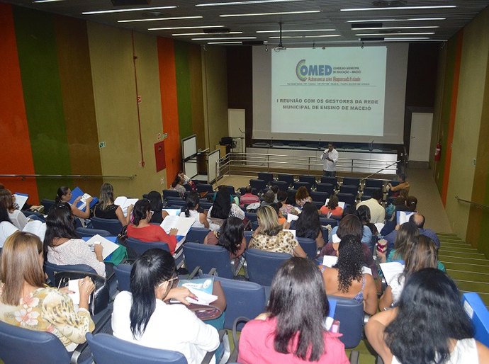 Diretores participam de encontro do Conselho de Educação