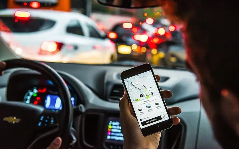 Em Maceió, motorista por aplicativo é esfaqueado após ser assaltado por passageiros