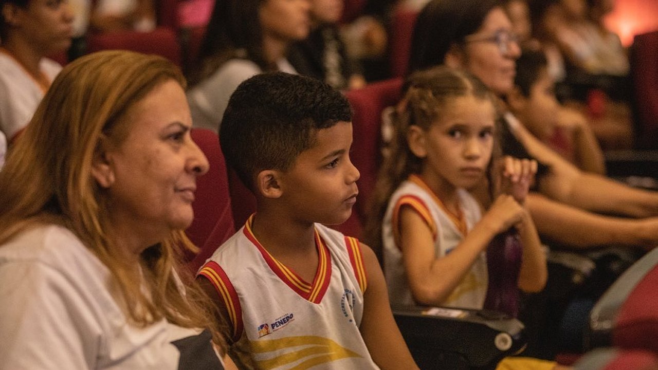 Estudantes de escolas públicas de Penedo assistem filmes do Circuito Penedo de Cinema