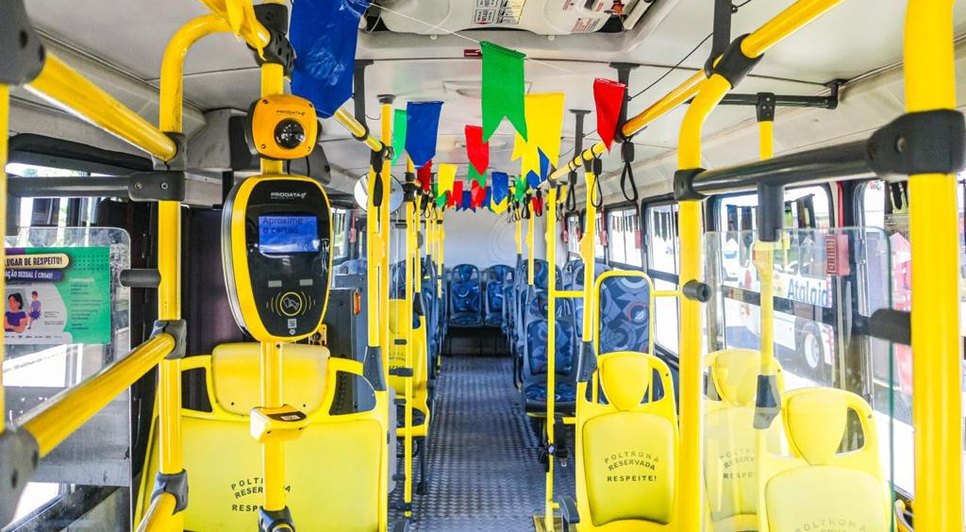 Sete linhas de ônibus irão circular nas madrugadas do Forró Caju 2023; confira itinerários
