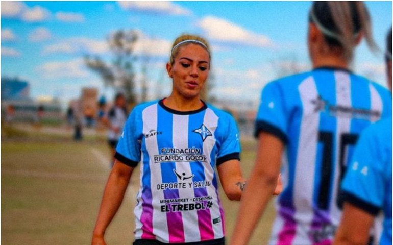 Modelo, tatuadora e amante da natureza: quem é a jogadora argentina que morreu após ser espancada e estrangulada pelo marido