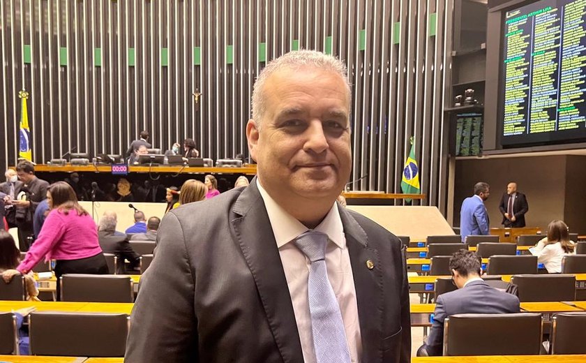 Alfredo Gaspar toma posse como deputado em Brasília