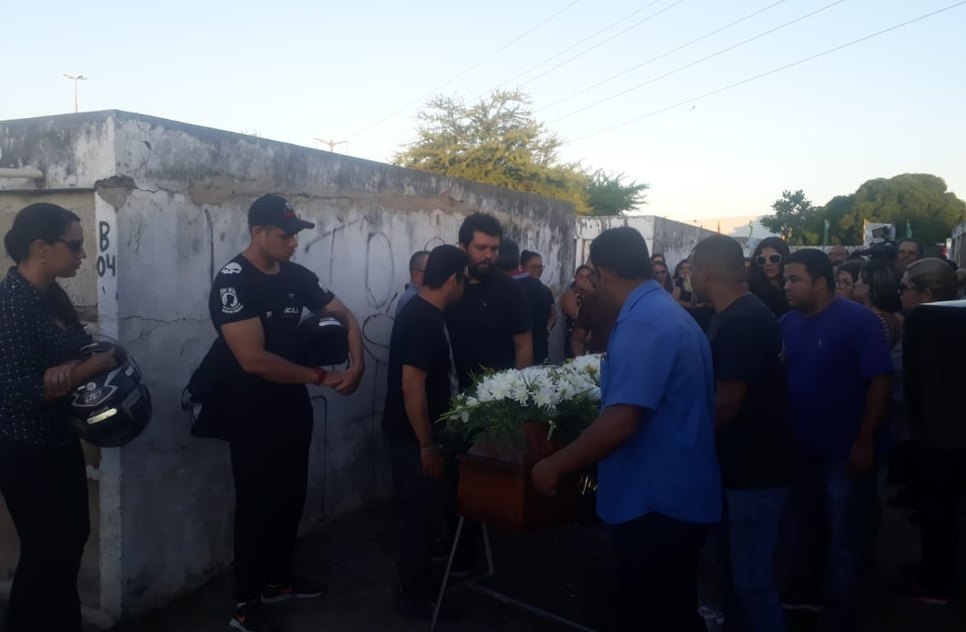 SEPULTAMENTO PROFESSORA / Foto: Cláudio Rocha - TV Atalaia