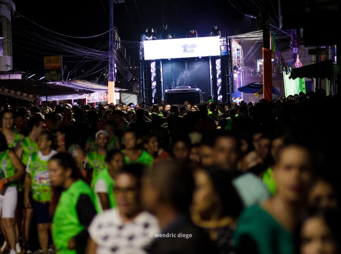 Ao som de Oh Polêmico, Bloco Katapulta arrasta multidão e anima a noite desta terça (10) em Palmeira