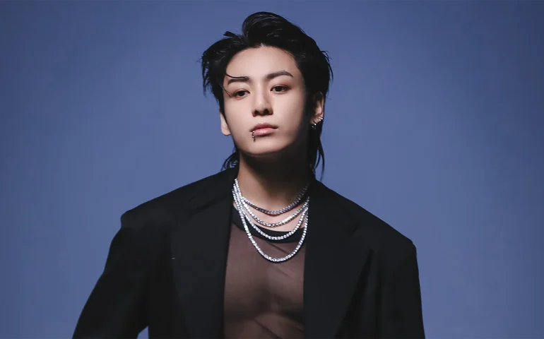 Jung Kook lança coleção exclusiva em parceria com a Calvin Klein