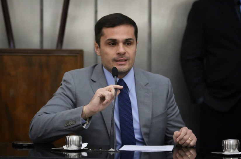 Surto de meningite: Alexandre Ayres volta a cobrar fornecimento de vacina contra a meningite tipo B pelo SUS